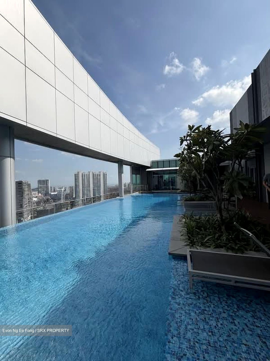 Arc 380 (D8), Office #575750381